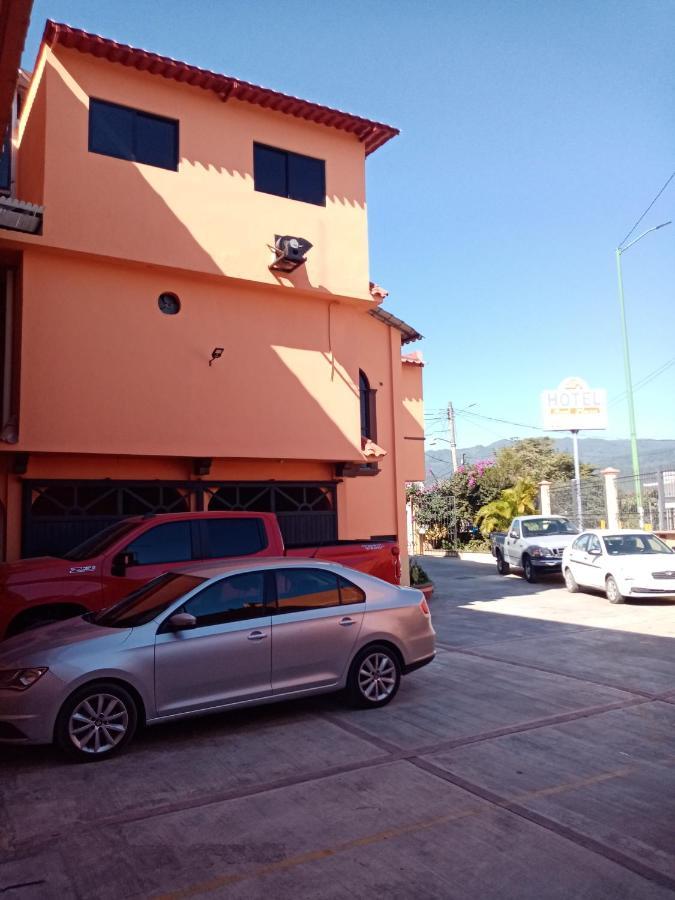 Hotel Real Plaza Ocosingo エクステリア 写真